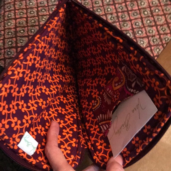 Vera Bradley Reader/Tablet sleeve NWT - Picture 3 of 3